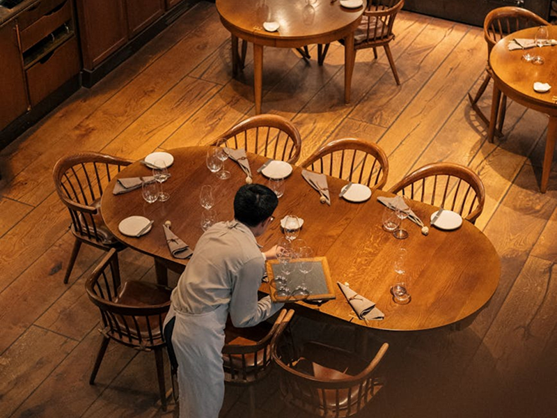 restaurant dining